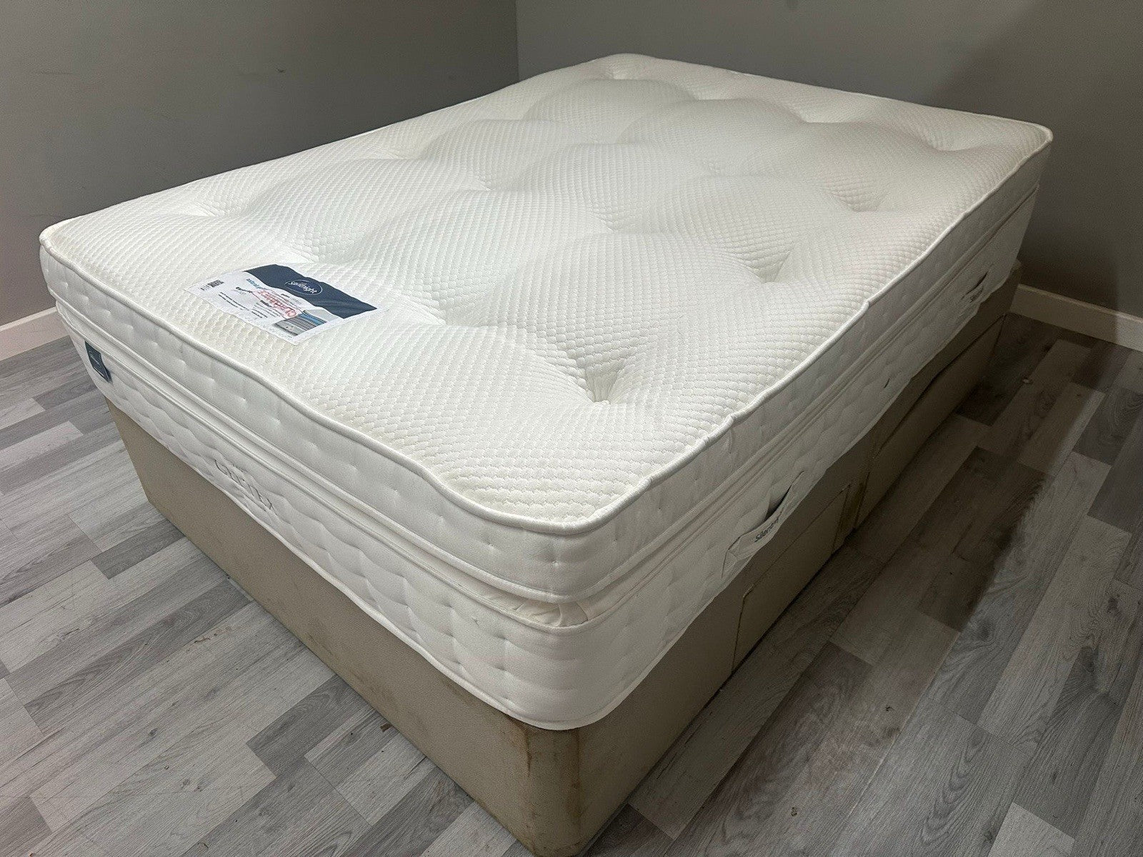 Silentnight Astral Geltex 3000 Pocket BoxTop 4ft 6 Double Mattress RRP £1499 B