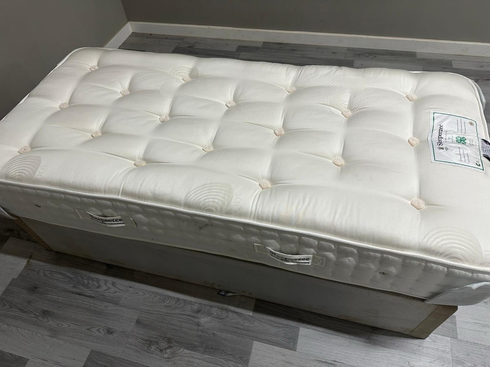 Sleepeezee Perfectly British Regent 2600 Mattress 3FT Single RRP £989 B - Home Furniture Interiors