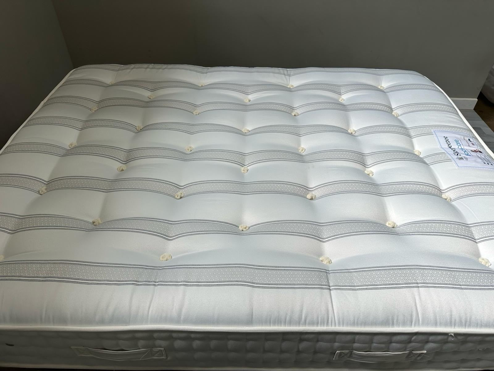 Sleepeezee Backcare Ultra Firm 1600 5ft Kingsize Mattress  - RRP £899 B - Home Furniture Interiors