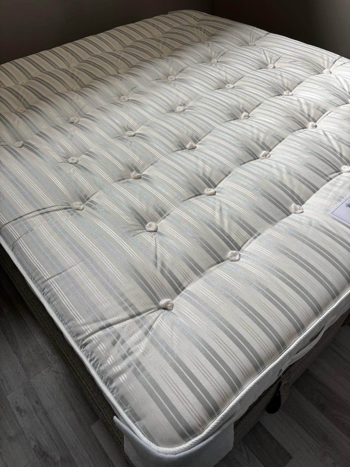 Sleepeezee Ultimate 2000 Backcare Mattress 6FT SuperKing - RRP £1399 - Home Furniture Interiors