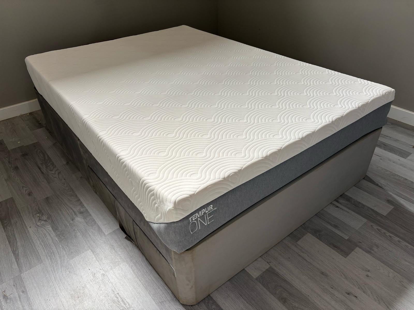 Tempur One Kingsize 5FT Mattress, Medium - RRP £1,949 - Best price online B - Home Furniture Interiors