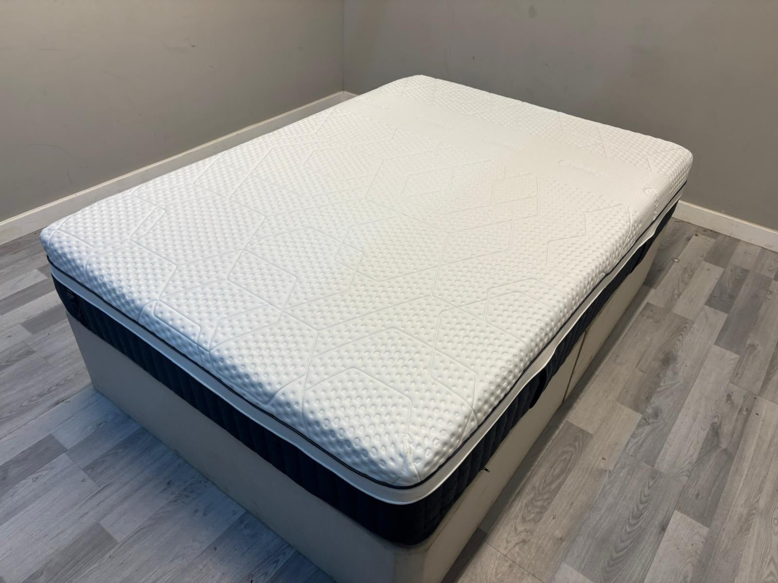 Emma Mattress Diamond Hybrid Deluxe 5FT Kingsize Mattress  - RRP £1879 - Home Furniture Interiors