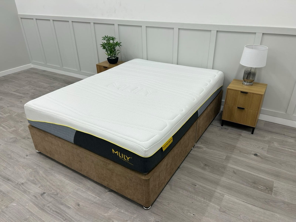 Mlily Premier 1000 Deluxe Orthopedic Mattress 5FT Kingsize with firm support, shown in a bedroom setting