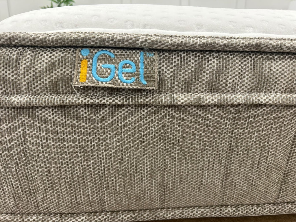 Igel Advance 2500 5ft kingsize mattress in medium firmness with plush fabric and detailed stitching.