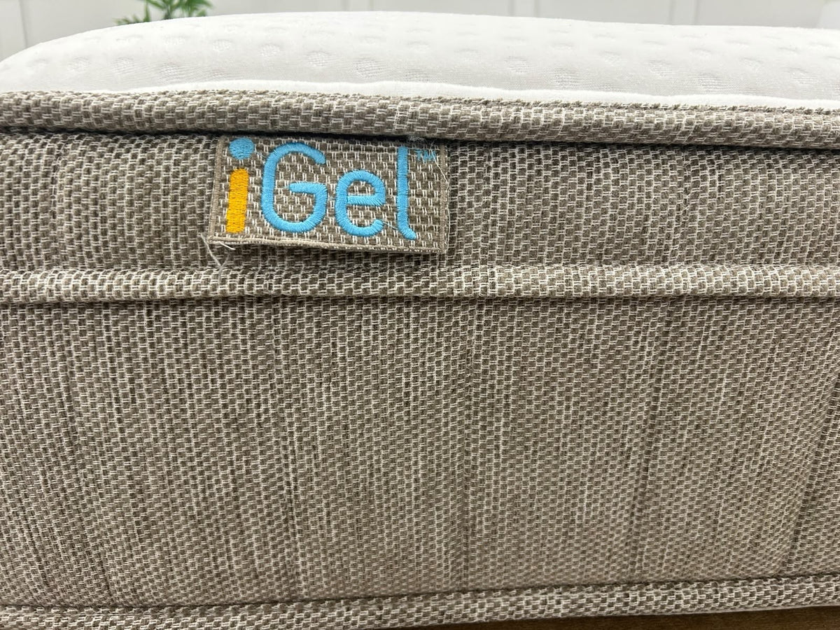 Igel Advance 2500 5ft kingsize mattress in medium firmness with plush fabric and detailed stitching.