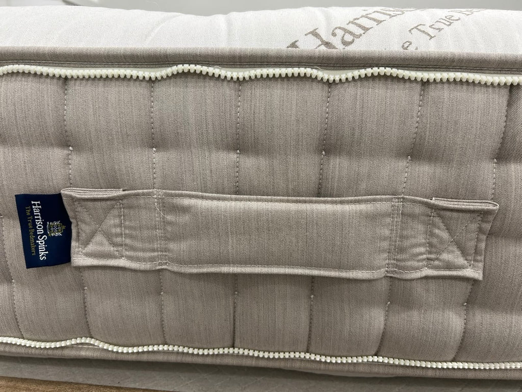 Harrison Spinks Pure Splendour 5FT Kingsize mattress with zip and link design, showcasing plush fabric and supportive structure.
