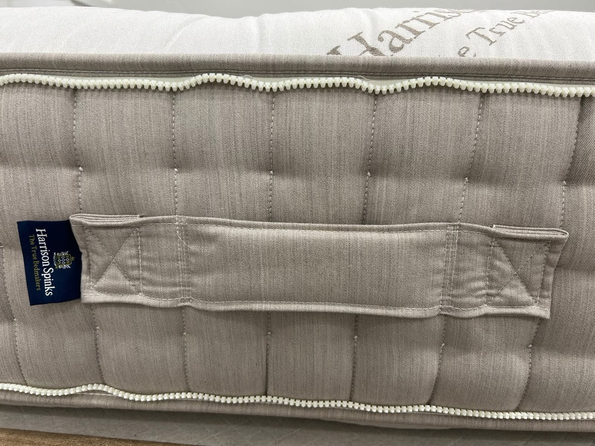 Harrison Spinks Pure Splendour 5FT Kingsize mattress with zip and link design, showcasing plush fabric and supportive structure.