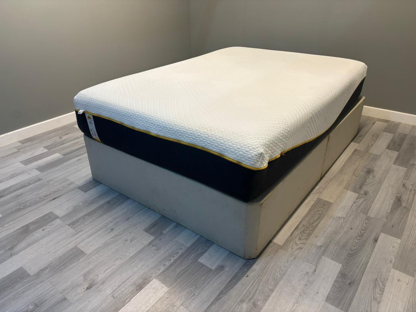 Eve pure memory Double Mattress RRP £995 A - Home Furniture Interiors