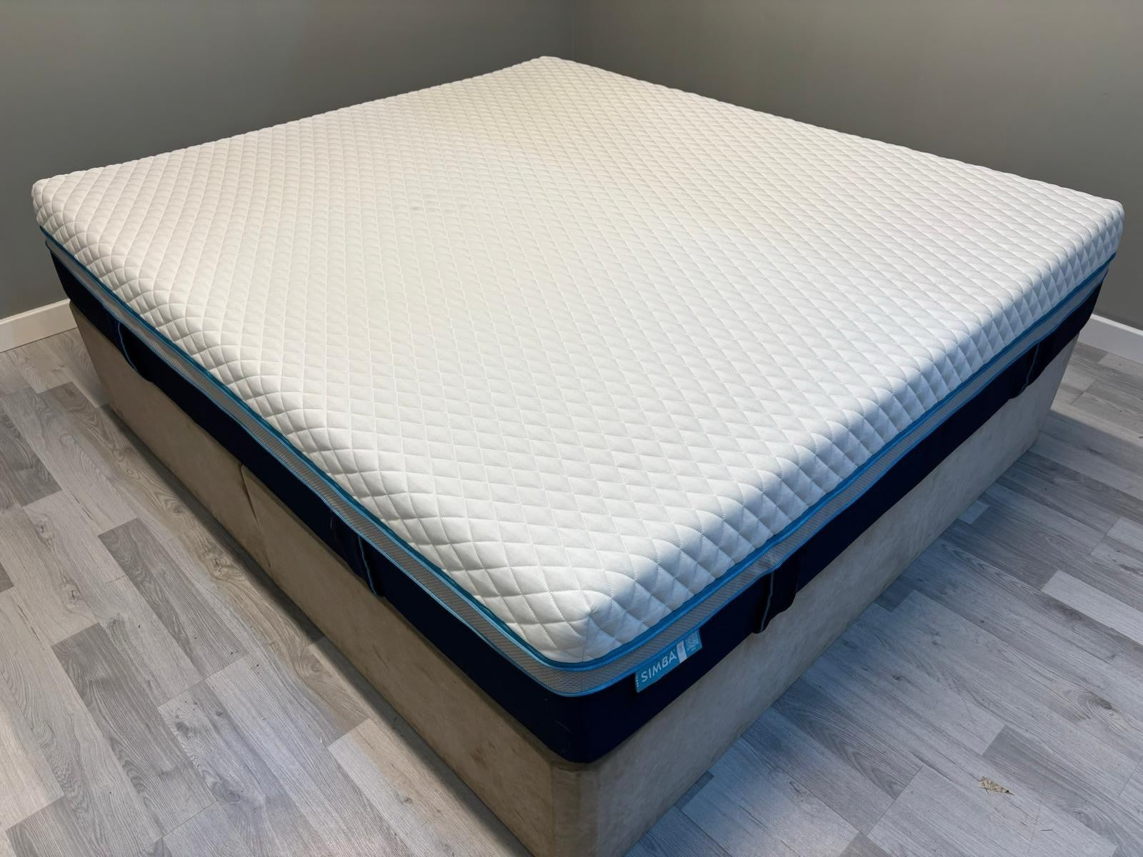 Simba Luxe 6FT Superking Mattress RRP £1895