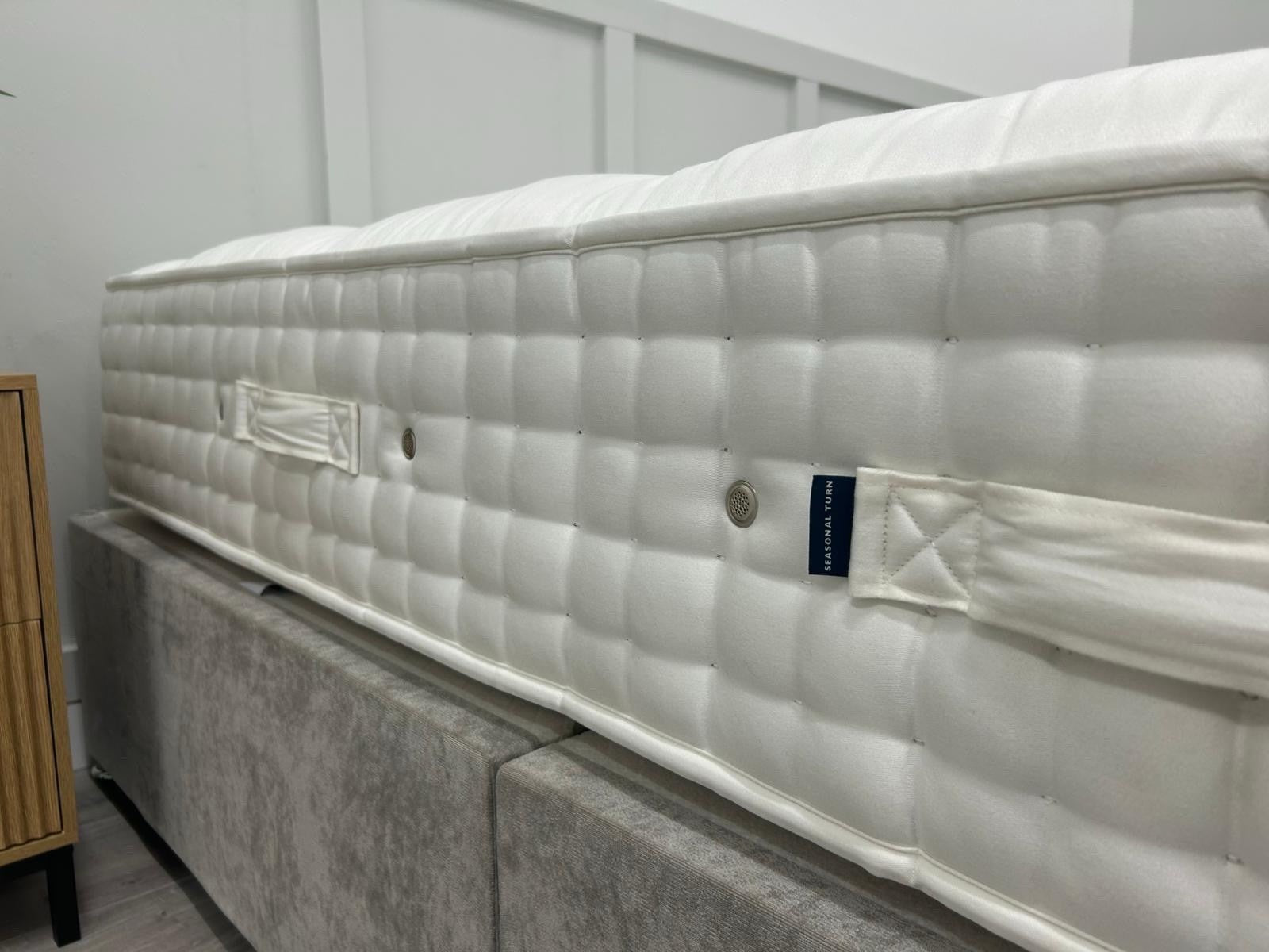 Hypnos Bespoke Emerald Mattress 4FT 6 Double with Detachable Topper RRP £4799