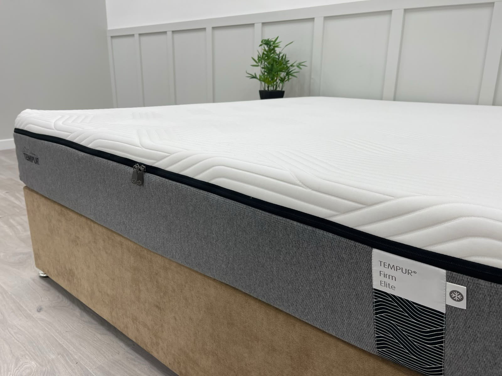Tempur Firm Elite Black 5FT Kingsize Mattress RRP £2195 A