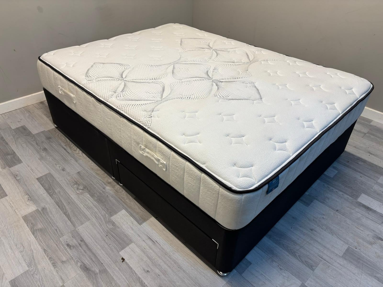 IGEL 2050i Nanotech 5FT Kingsize Mattress - RRP £1199 Firm