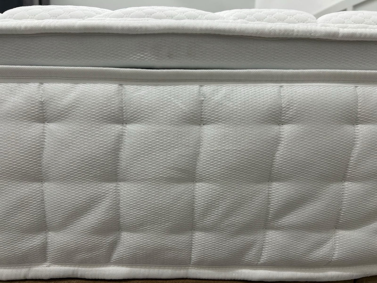 Silentnight 2000 Pocket Pillow Top Mattress 4FT 6 Double RRP £1099