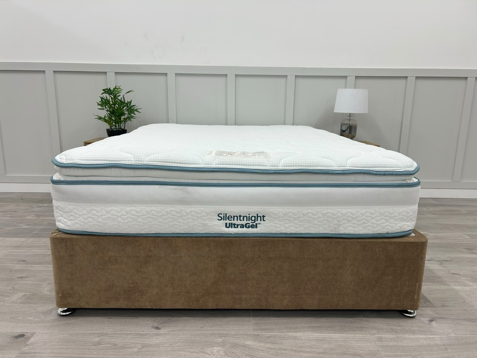 SilentnightUltraGel Cool-to-touch 2000 Pocket Mattress 5FT Kingsize RRP £1299