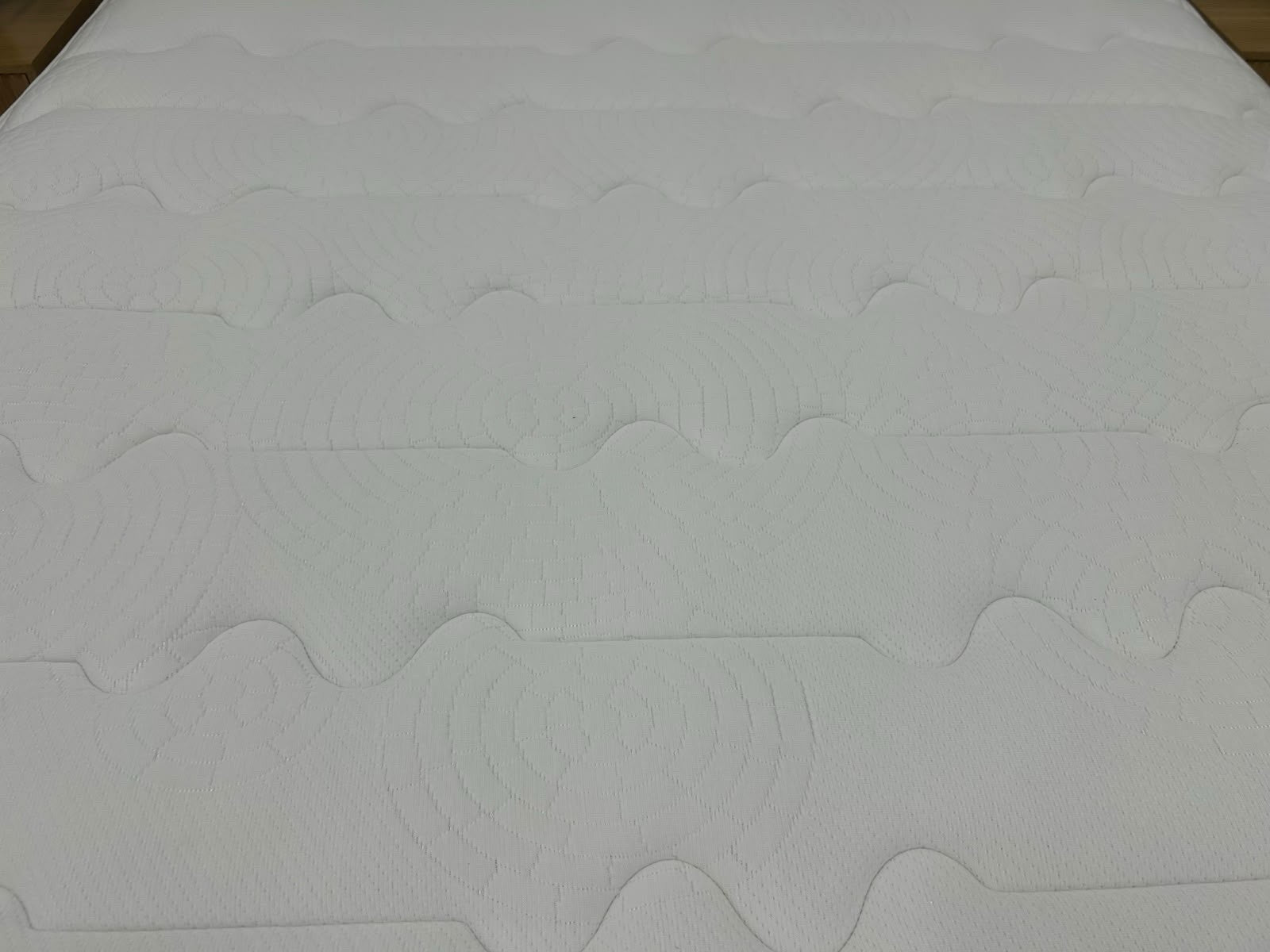 Silentnight 2800 Pocket Luxury 4FT 6 Double Mattress RRP £899 Medium