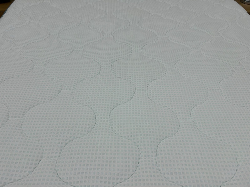 SilentnightUltraGel Cool-to-touch 2000 Pocket Mattress 5FT Kingsize RRP £1299