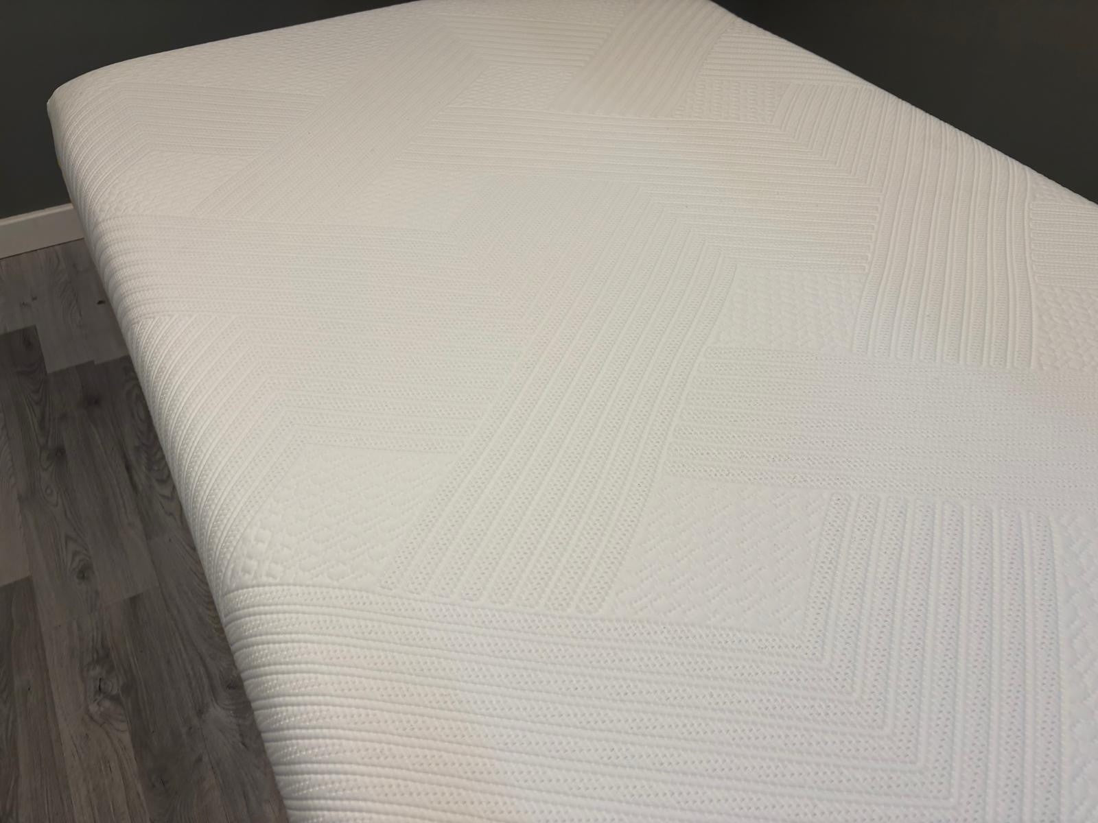 Eve pure memory Double Mattress RRP £995 A - Home Furniture Interiors