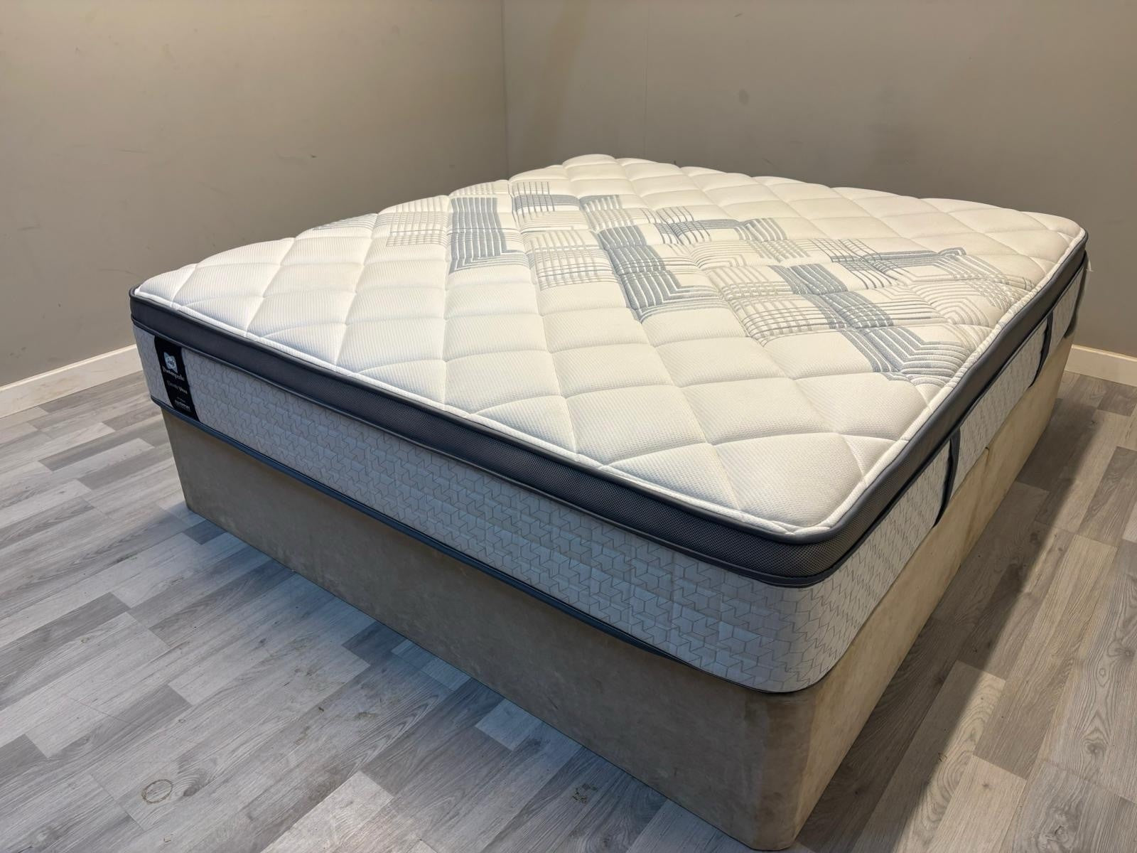 Sealy Bronte Posturepedic 6FT Superking Mattress Firm - RRP £2499 - Home Furniture Interiors