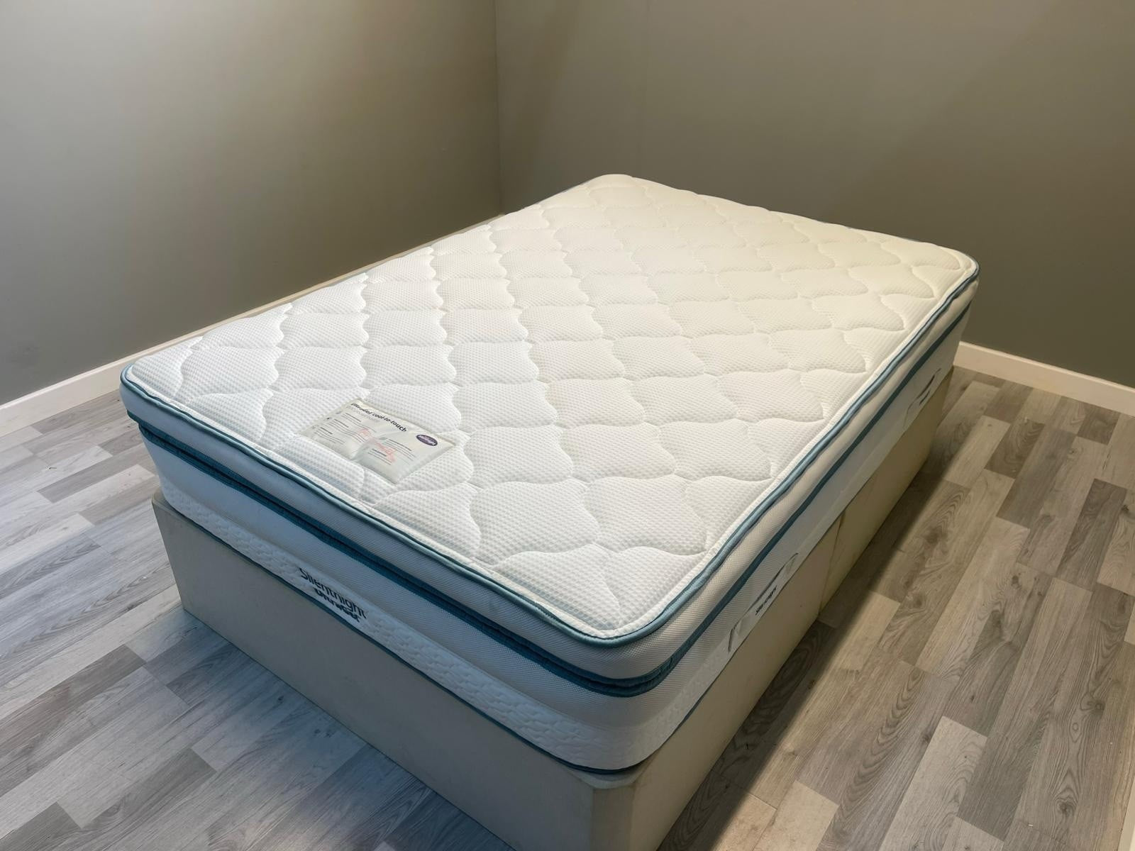 Silentnight 3000 Ultragel Cool To Touch Boxtop 5FT Kingsize Mattress RRP £1199 - Home Furniture Interiors