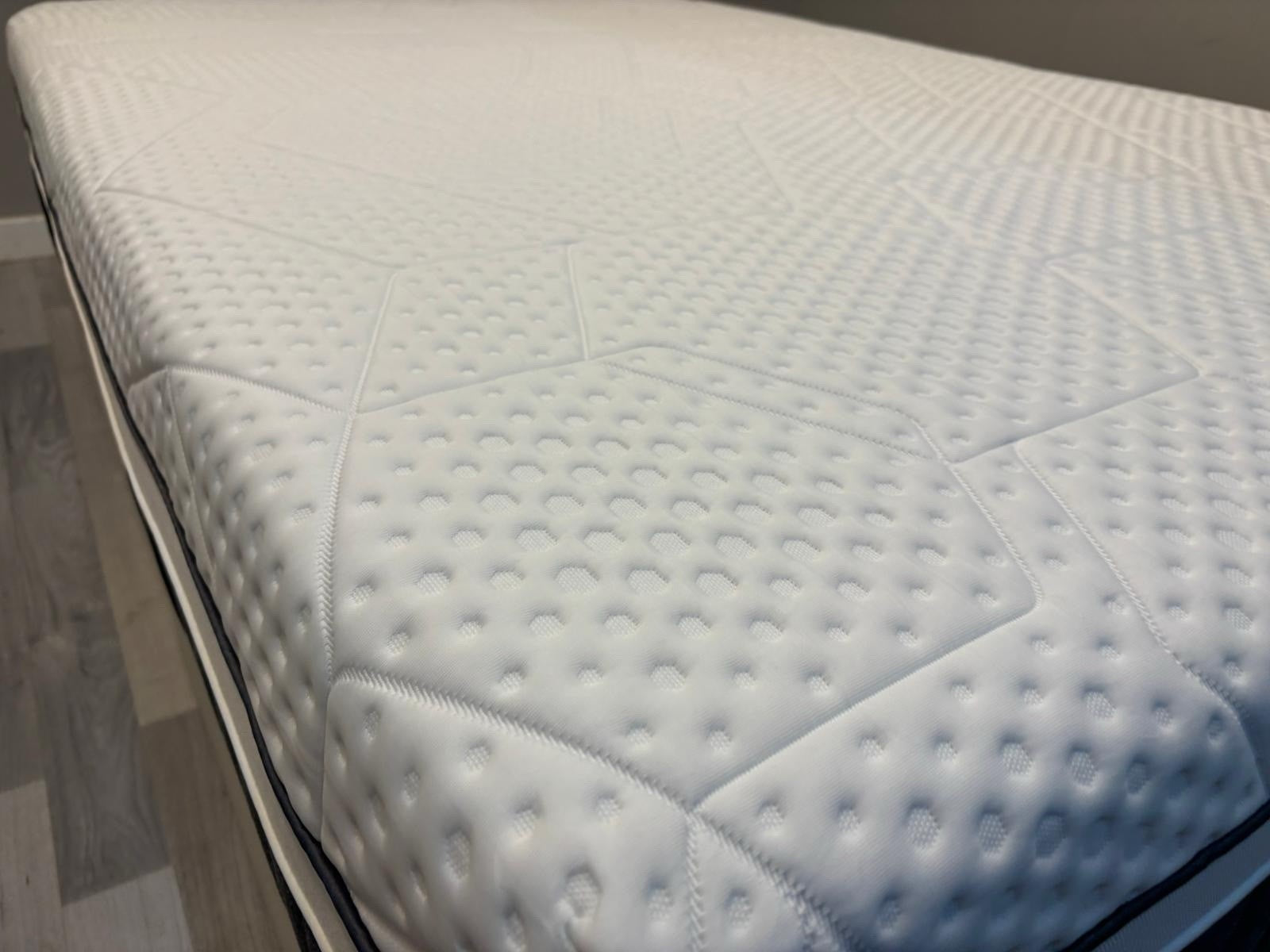 Emma Mattress Diamond Hybrid Deluxe 5FT Kingsize Mattress  - RRP £1879 - Home Furniture Interiors