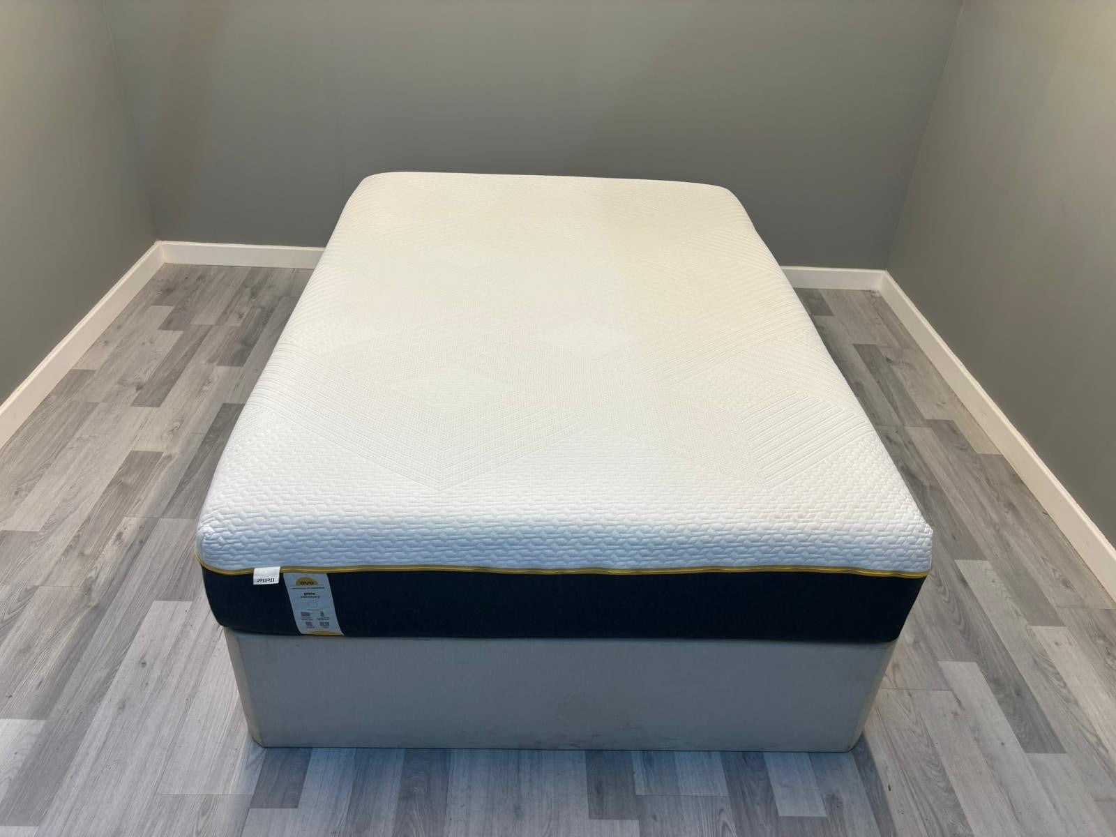 Eve pure memory Double Mattress RRP £995 A - Home Furniture Interiors
