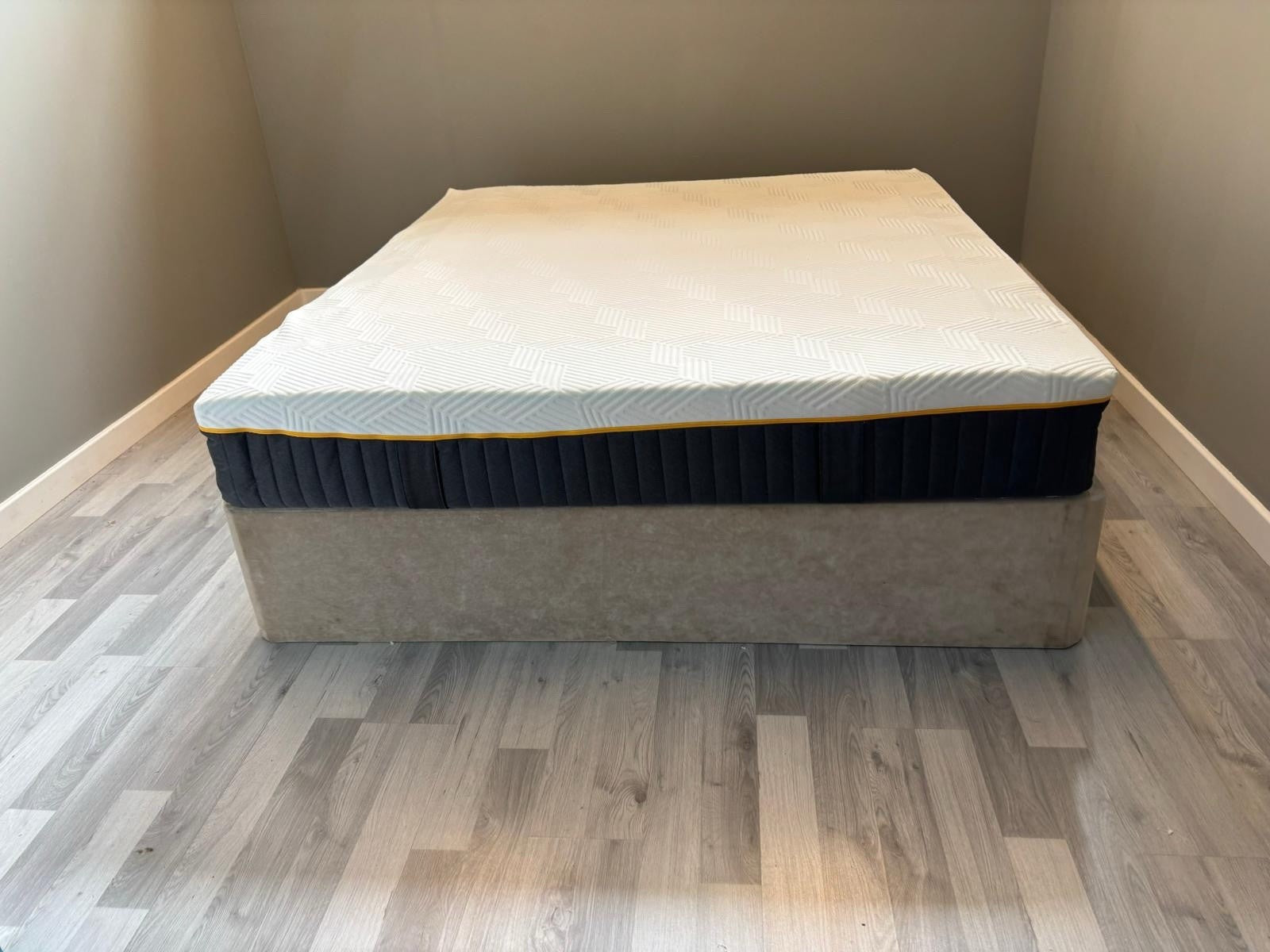 Emma Hybrid Airgrid 5FT Kingsize  Mattress RRP £1149 Medium / Soft