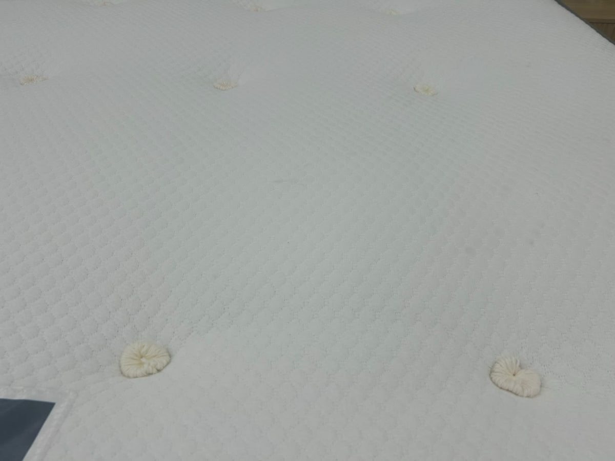 Silentnight 2000 Geltex Box Top Mattress 6FT Superking RRP £1099