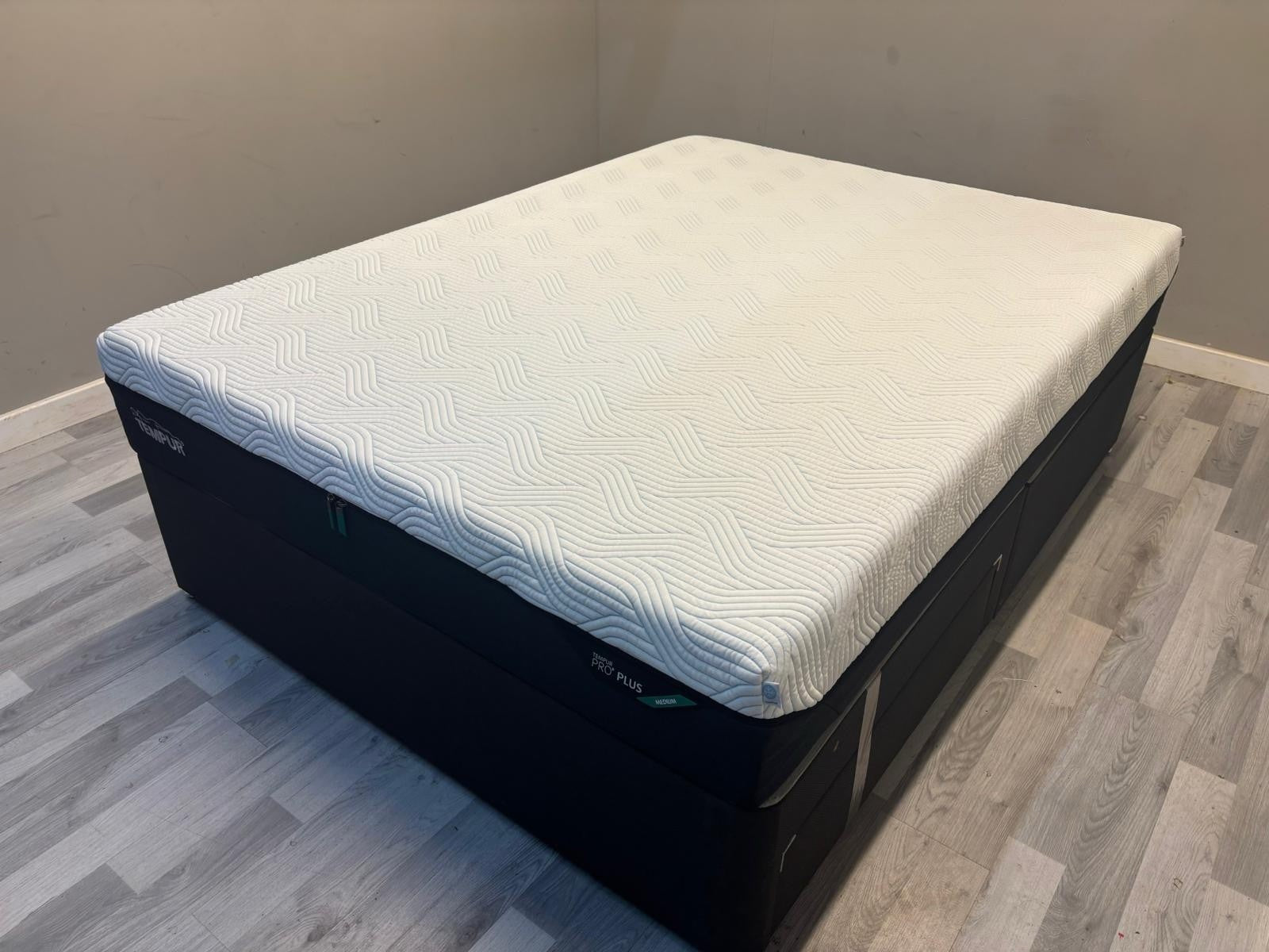 TEMPUR Pro Plus SmartCool Medium 4FT 6 Double Mattress RRP £2499 A - Home Furniture Interiors