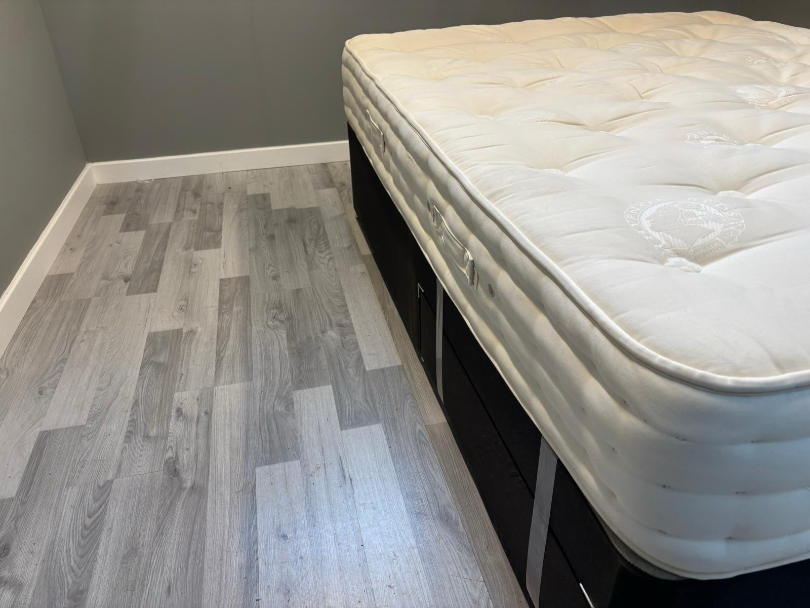 Hypnos Luxurious Earth 04 Kingsize 5FT Mattress - RRP £3299 Medium - Home Furniture Interiors