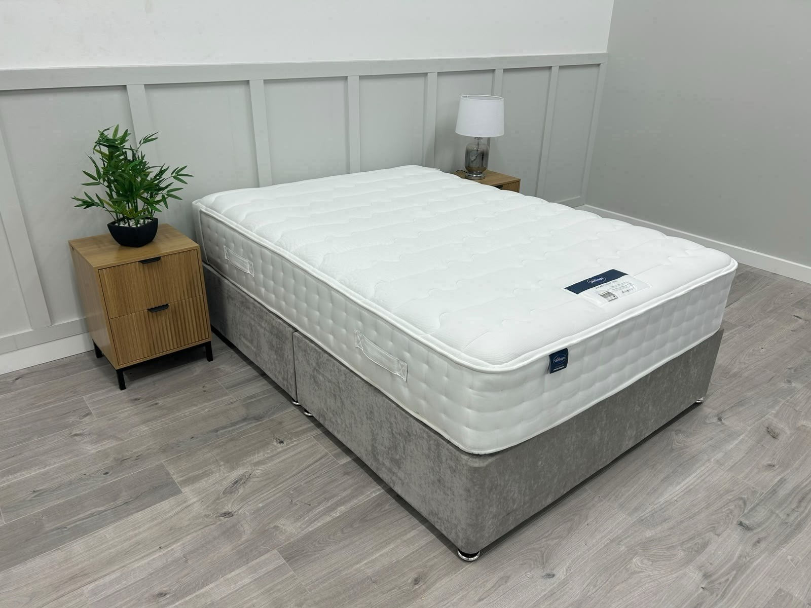 Silentnight 2800 Pocket Luxury 4FT 6 Double Mattress RRP £899 Medium