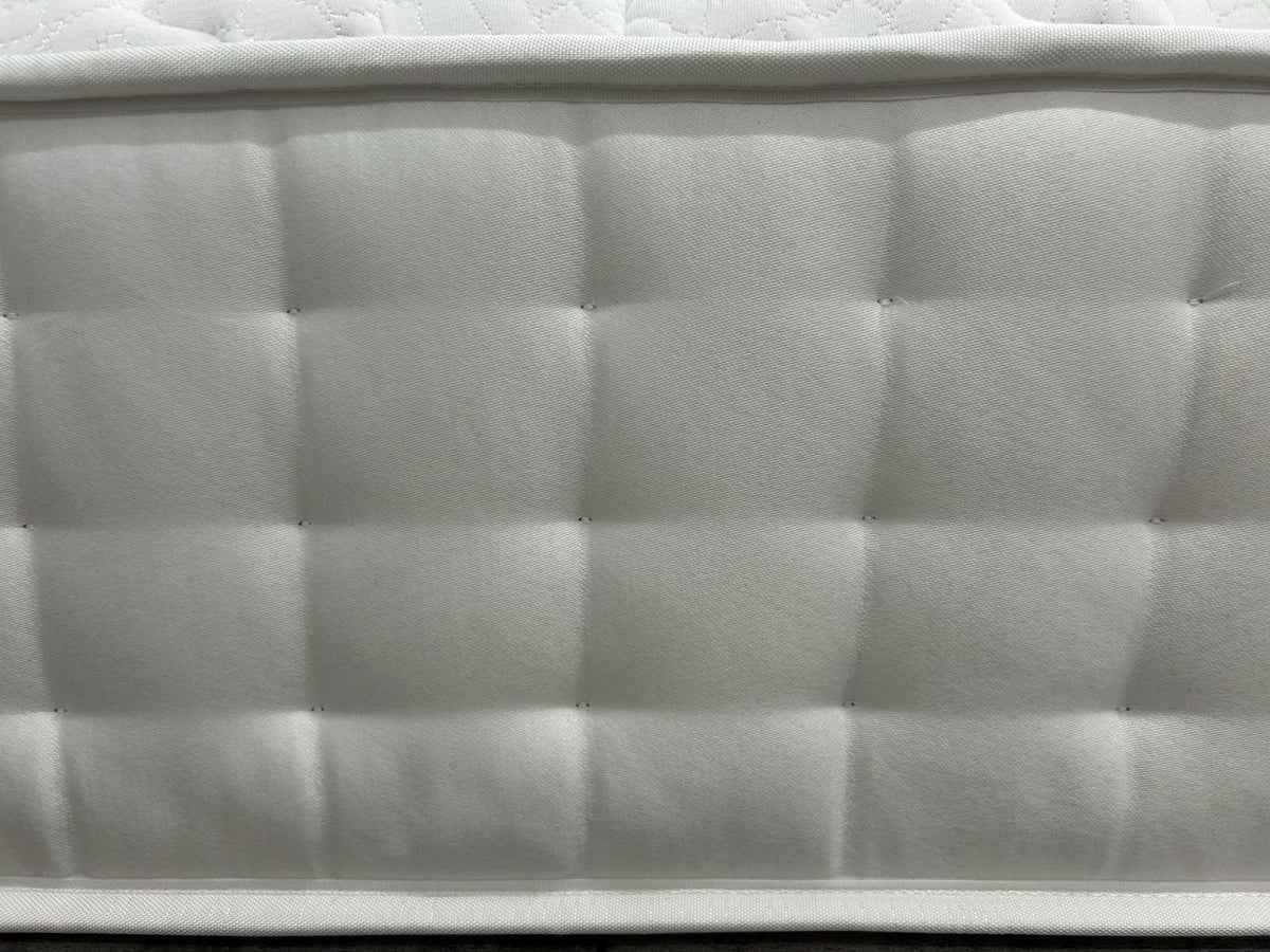 Silentnight 2800 Pocket Luxury Mattress 4FT Double RRP £995