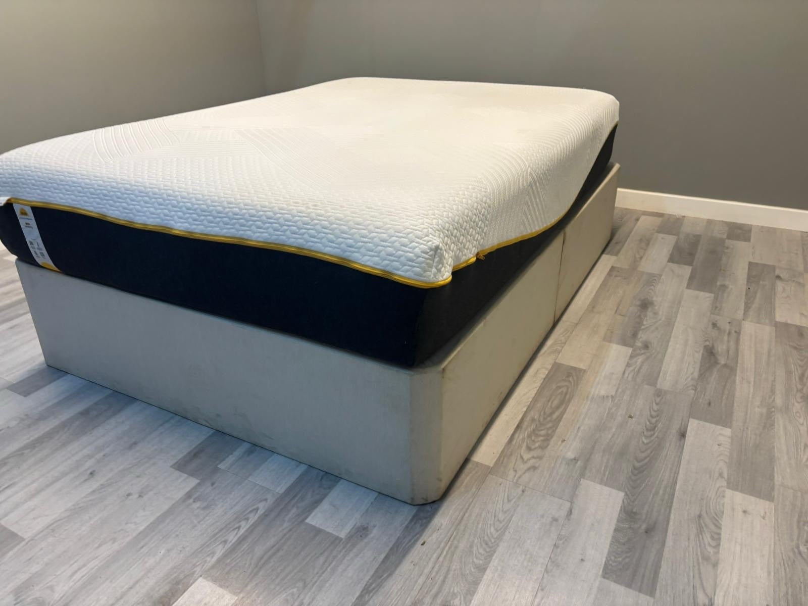 Eve pure memory Double Mattress RRP £995 A - Home Furniture Interiors