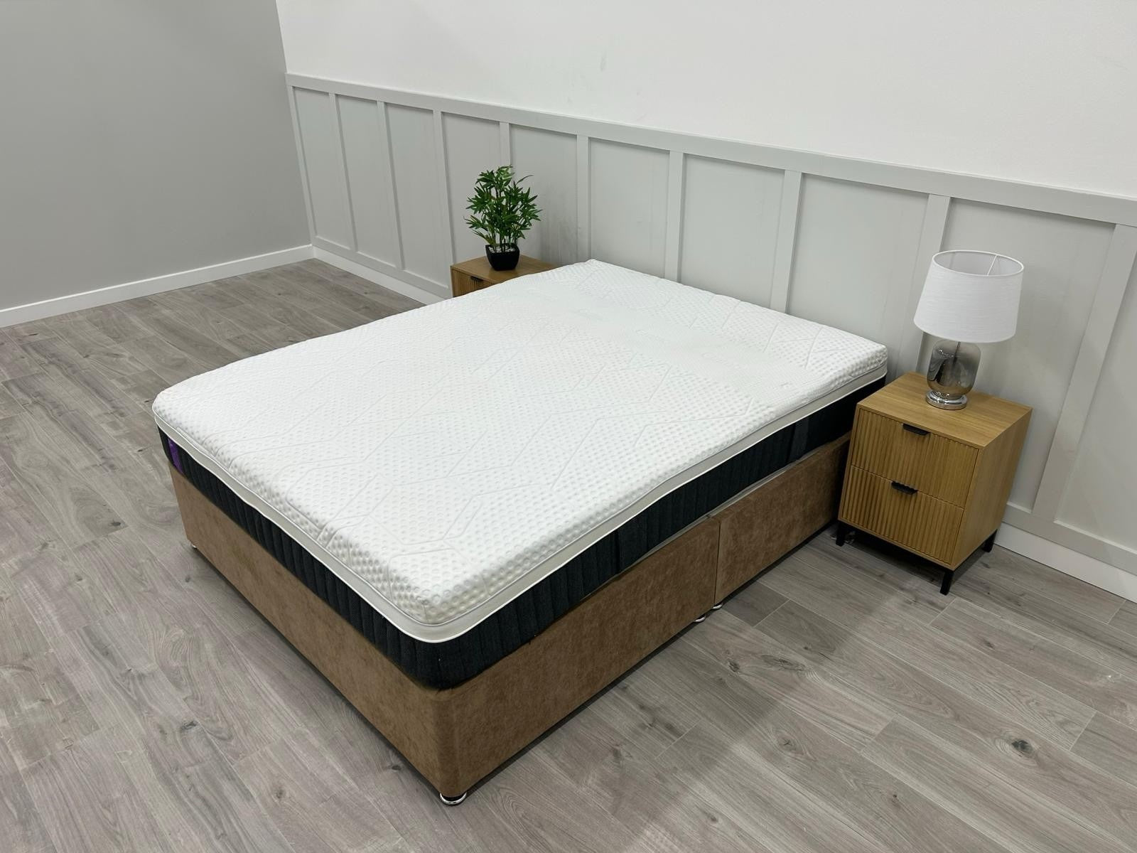 Emma Mattress Helix Hybrid Deluxe 4Ft 6 Double    RRP £1599