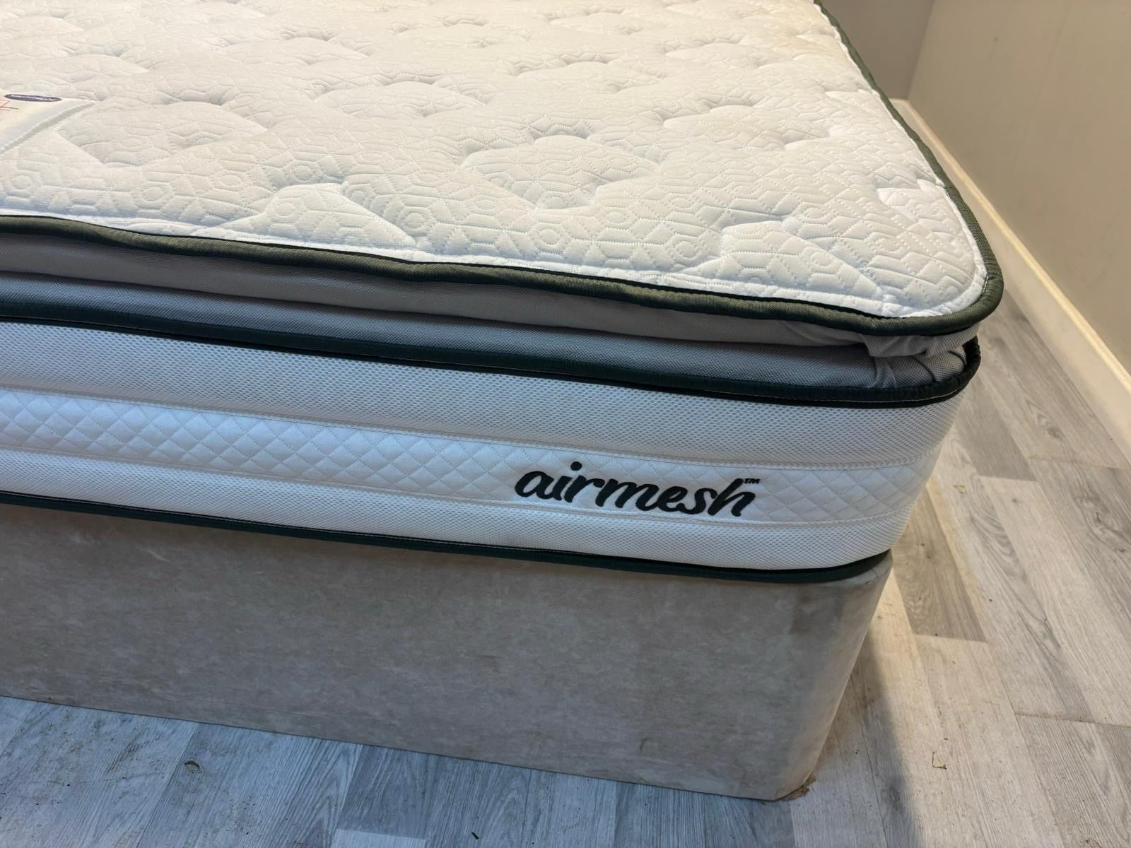 SilentnightComfort Breathe Airmesh™ 2000 Pillowtop Mattress 6FT Superking RRP
