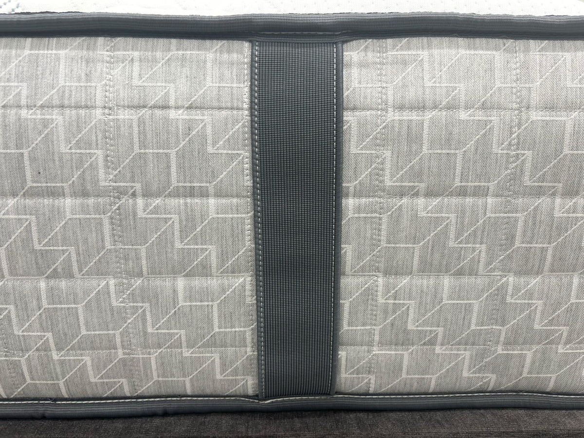 Sealy Newton 6FT Super King zip and link firm mattress with a plush fabric cover and supportive inner layers.
