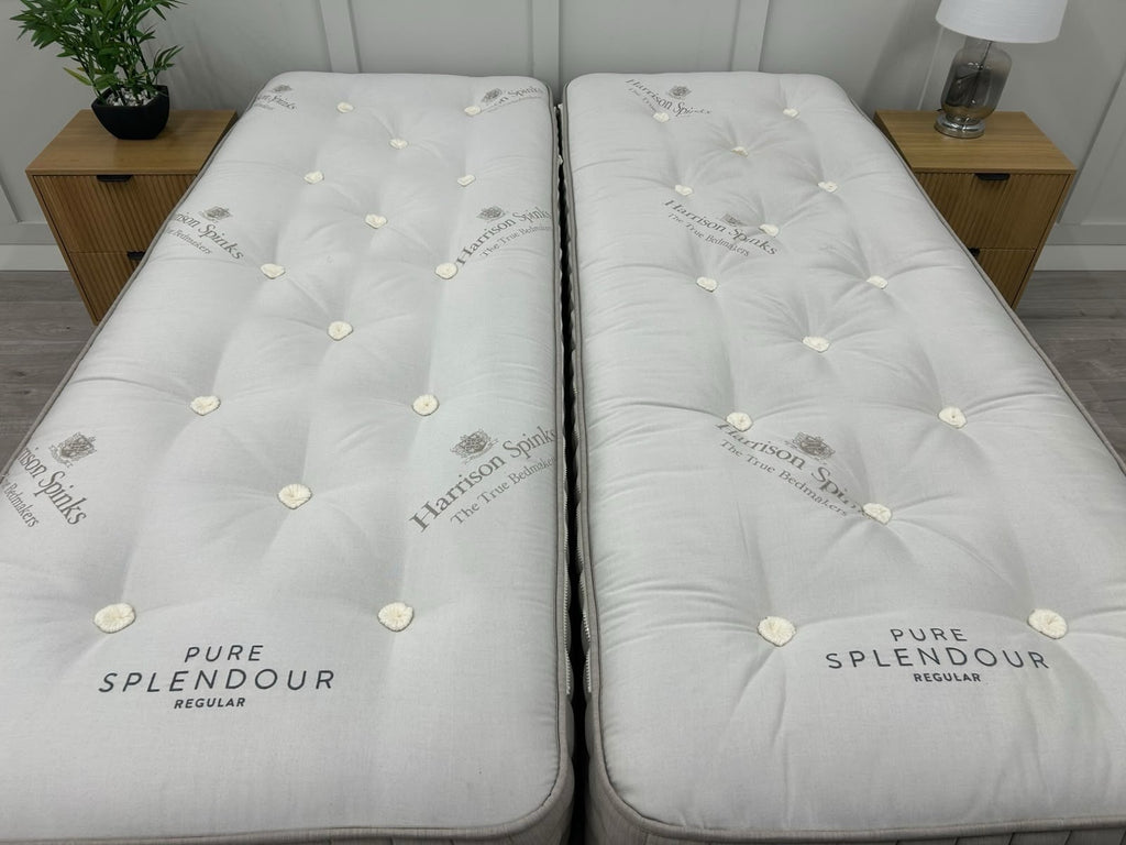 Harrison Spinks Pure Splendour 5ft Kingsize mattress with zip and link design, featuring plush fabric and supportive layers.