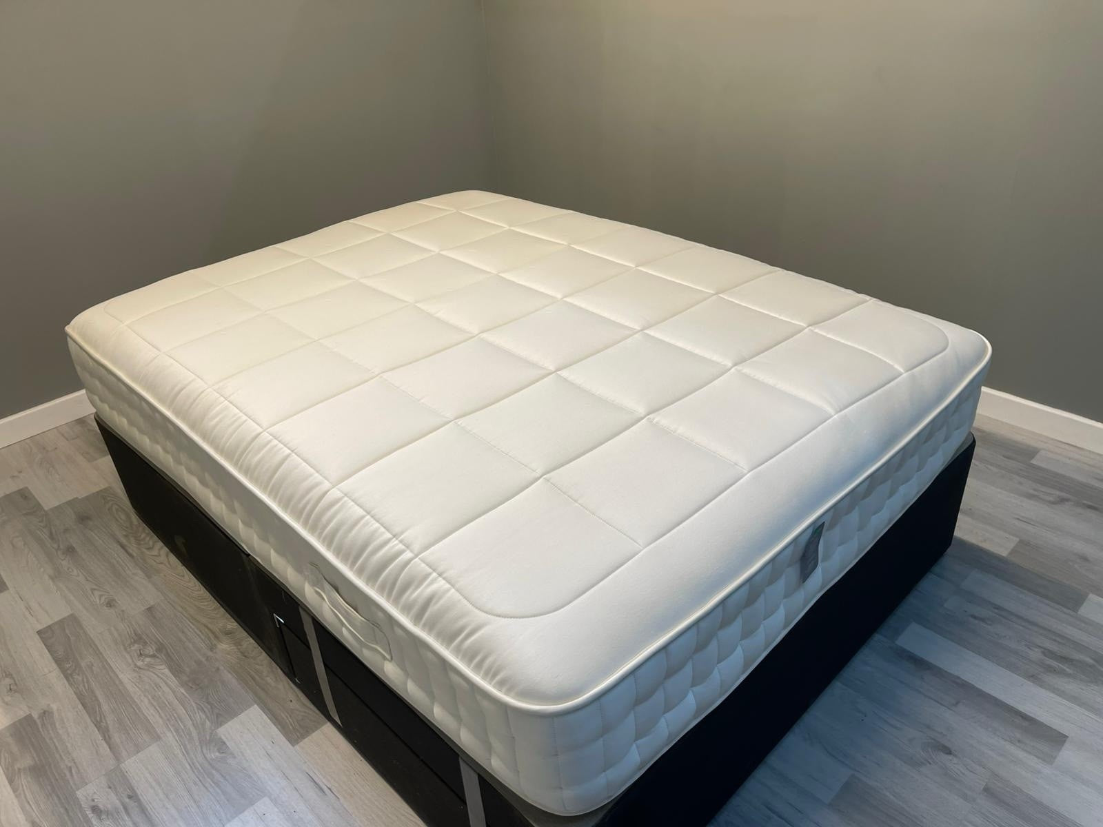 John Lewis Harrison Spinks 5FT Kingsize 6750 Pocket Spending Medium Tension - Home Furniture Interiors