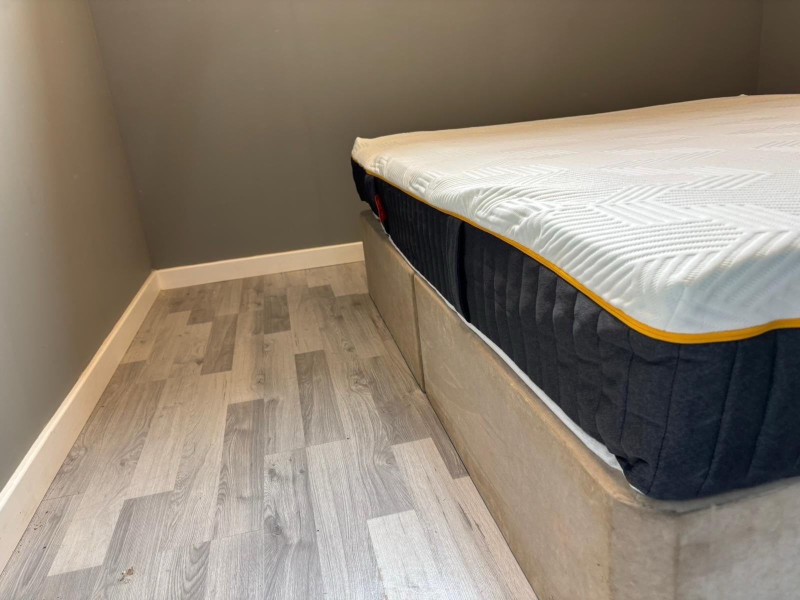 Emma Hybrid Airgrid 5FT Kingsize  Mattress RRP £1149 Medium / Soft