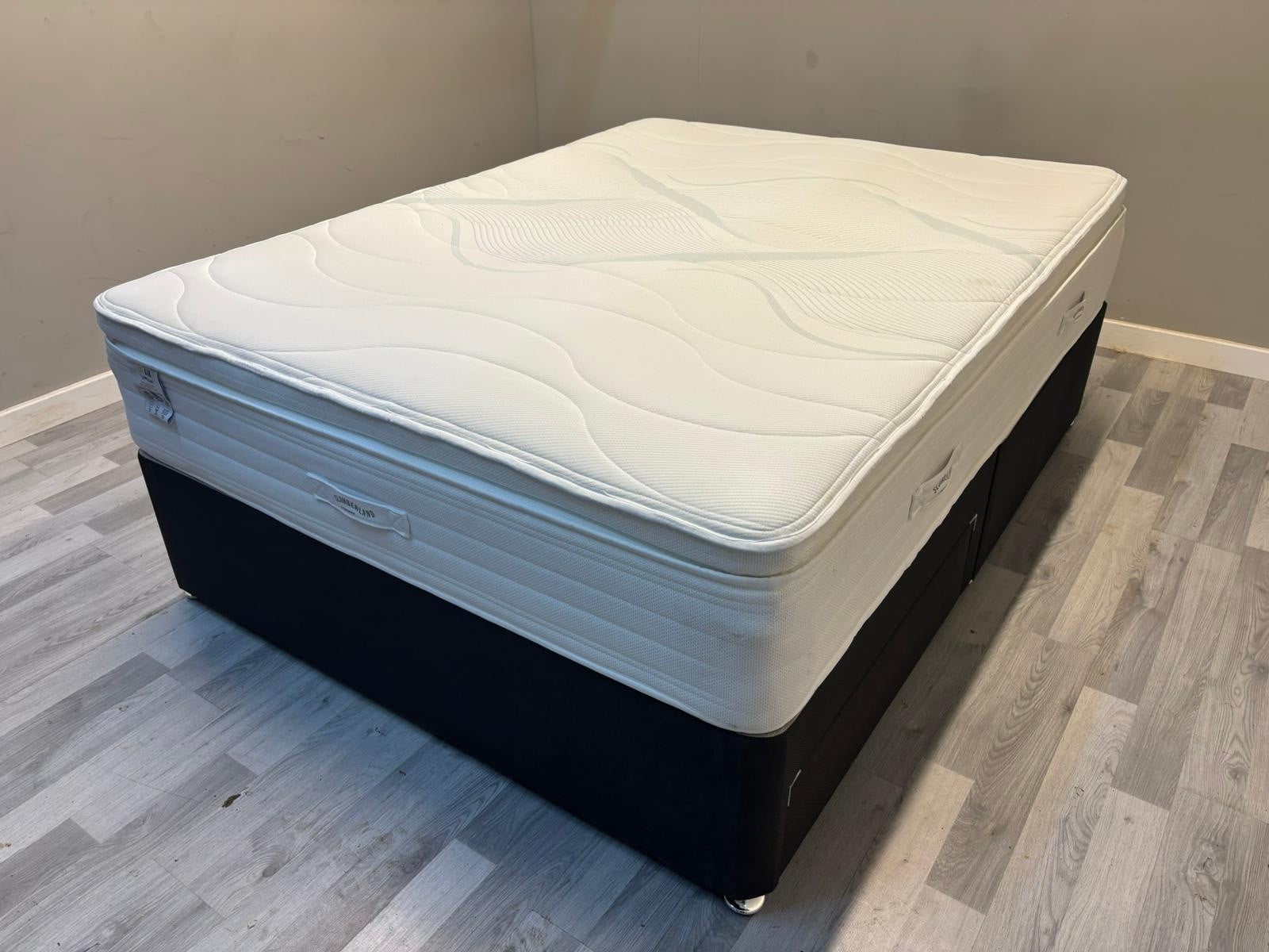 Slumberland Air 9 Memory 5ft Kingsize Mattress, Firm RRP £1249 - Home Furniture Interiors
