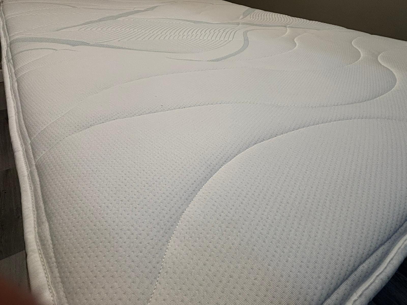 Slumberland Air 9 Memory 4ft 6 Double Mattress, Medium  - RRP £1099 - Home Furniture Interiors