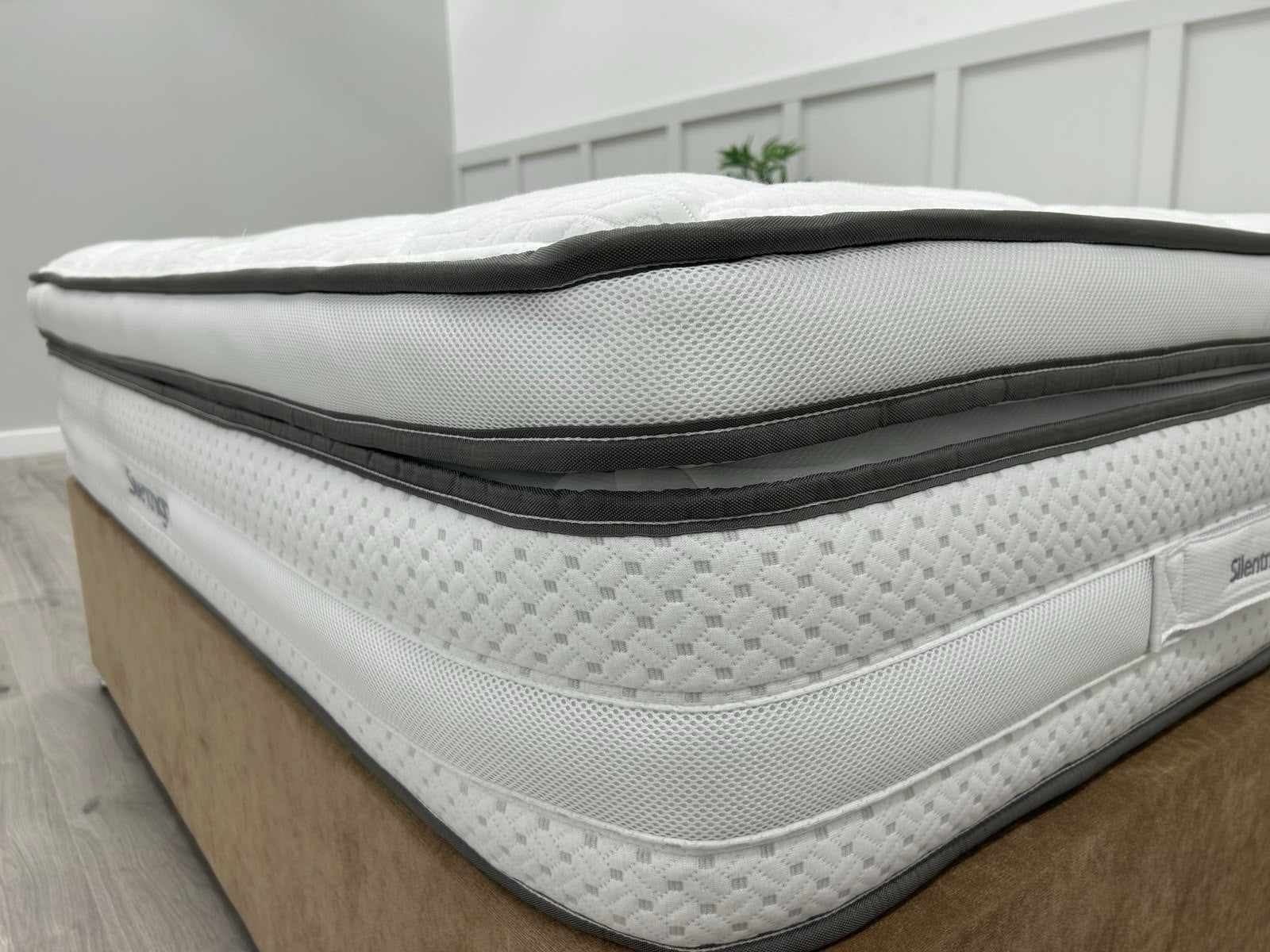 Silentnight Therms Cool Memory 2500 Boxtop 5FT Kingsize RRP £1399
