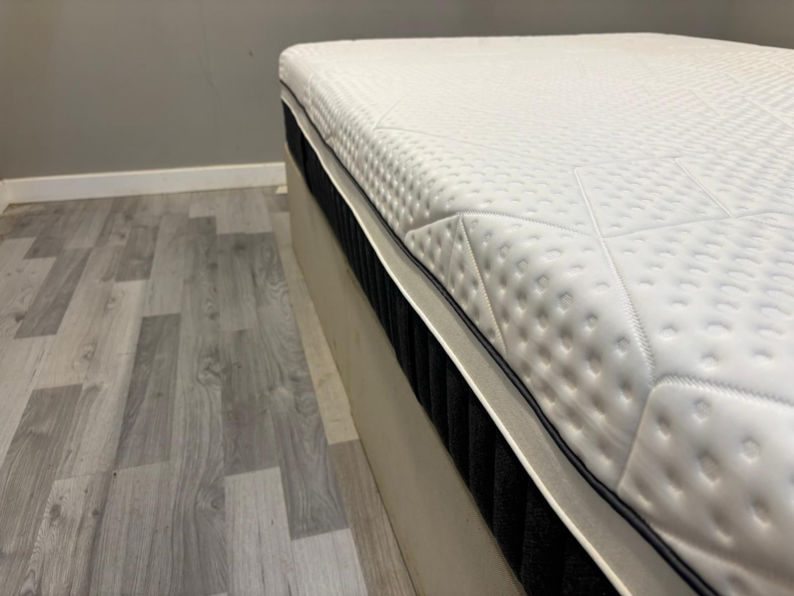 Emma Mattress Diamond Deluxe Hybrid 5FT Kingsize Mattress  - RRP £1879