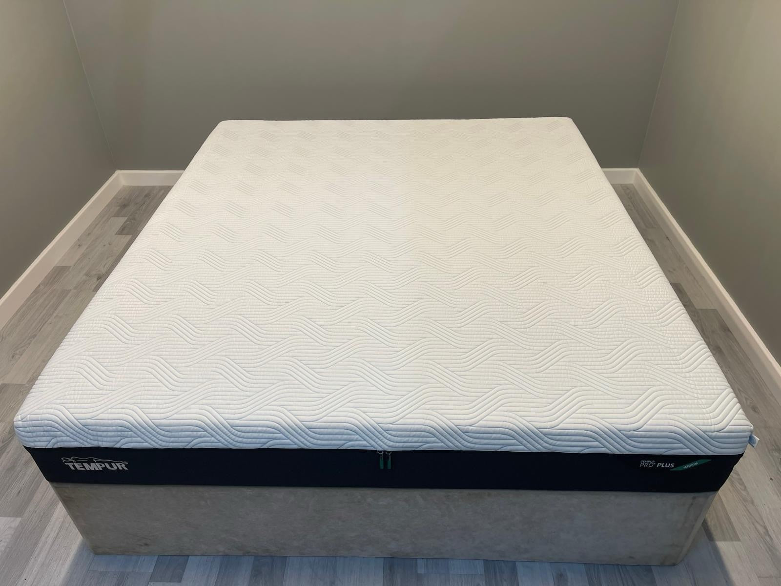 TEMPUR Pro Plus Smartcool Medium 6FT Superking Mattress - RRP £2795 - Home Furniture Interiors