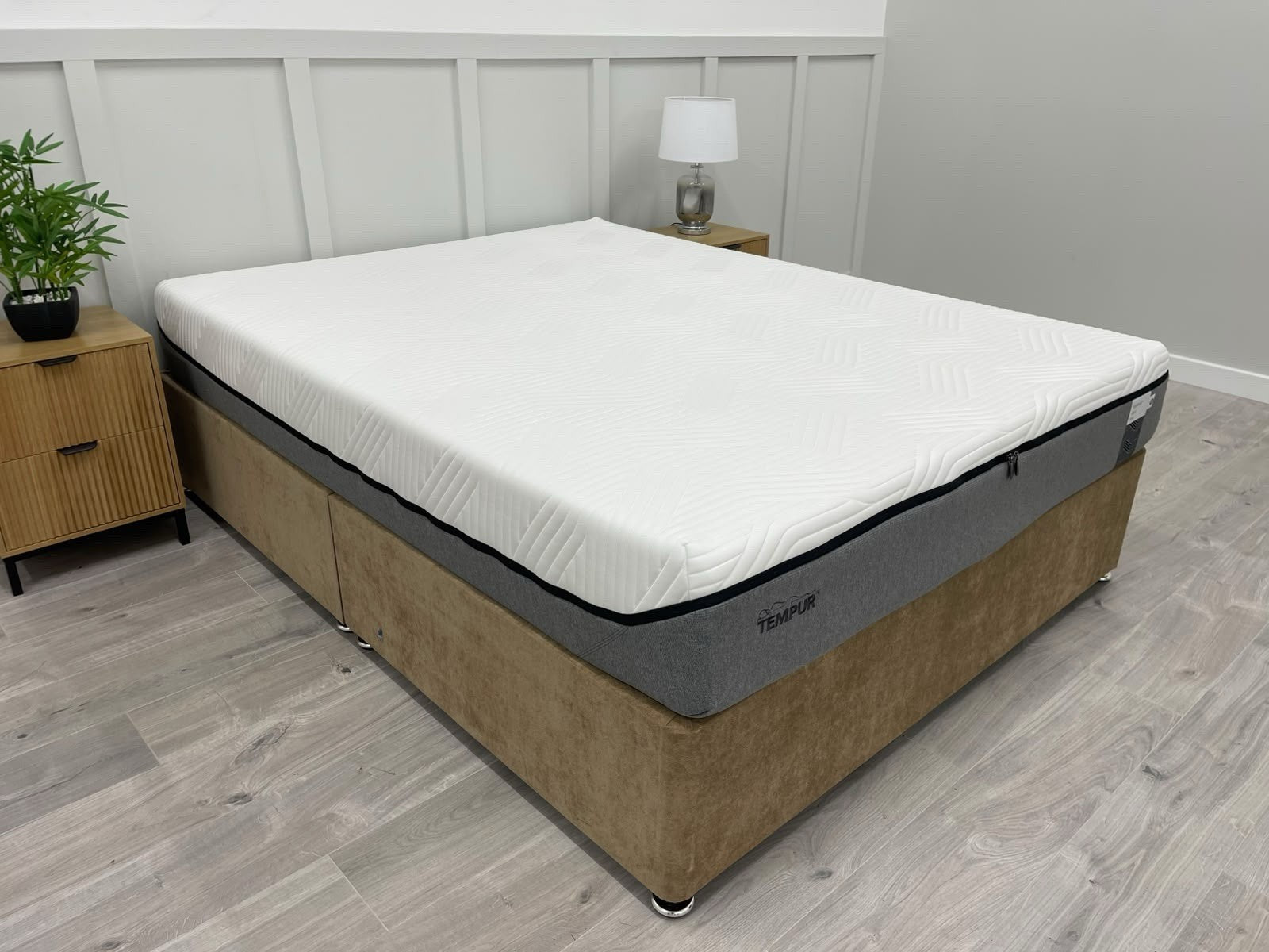 Tempur Firm Elite Black 5FT Kingsize Mattress RRP £2195 A