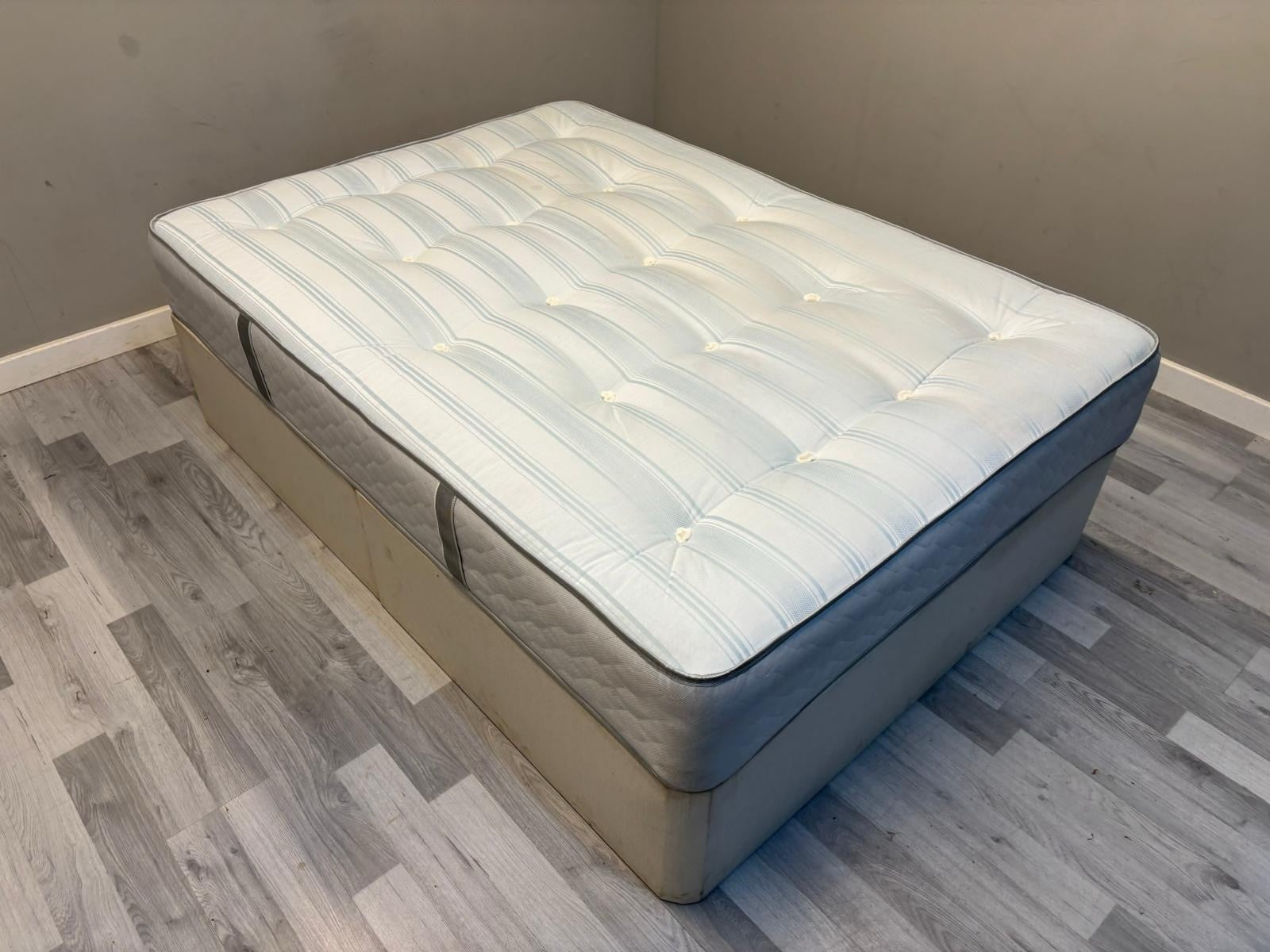 Sealy Redcliffe Backcare Extra Firm Mattress, 4FT 6 Double - RRP £999 - Home Furniture Interiors