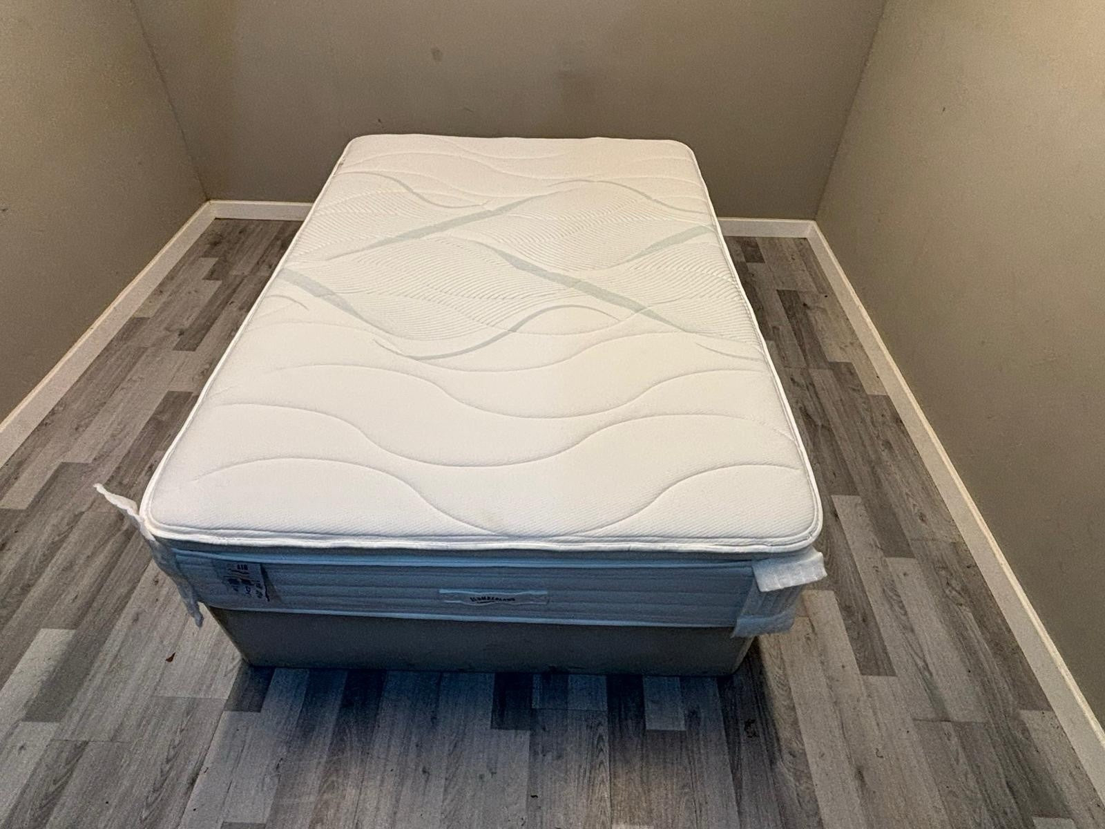 Slumberland Air 9 Memory 4ft 6 Double Mattress, Medium  - RRP £1099 - Home Furniture Interiors