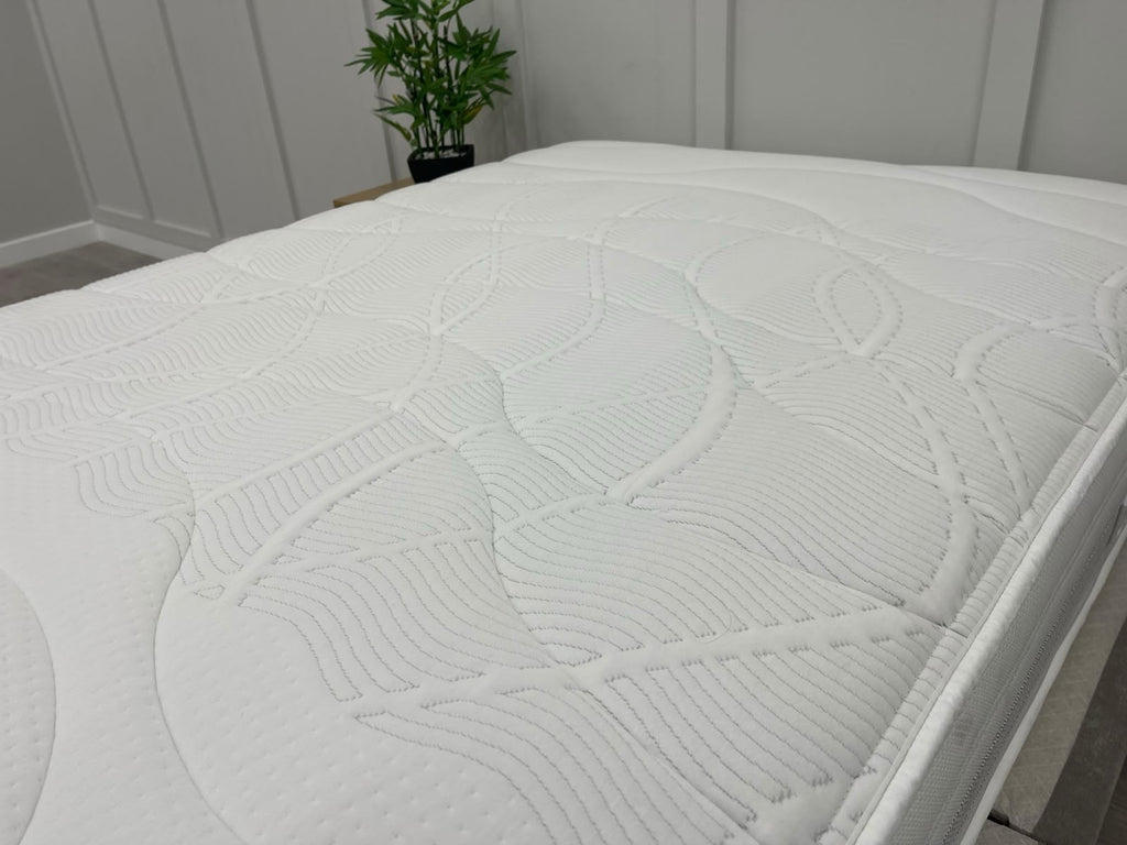 Slumberland Response Latex Premium Mattress 4FT Small Double RRP £995
