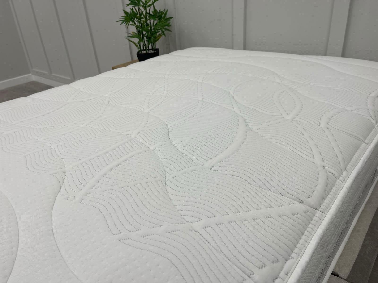 Slumberland Response Latex Premium Mattress 4FT Small Double RRP £995