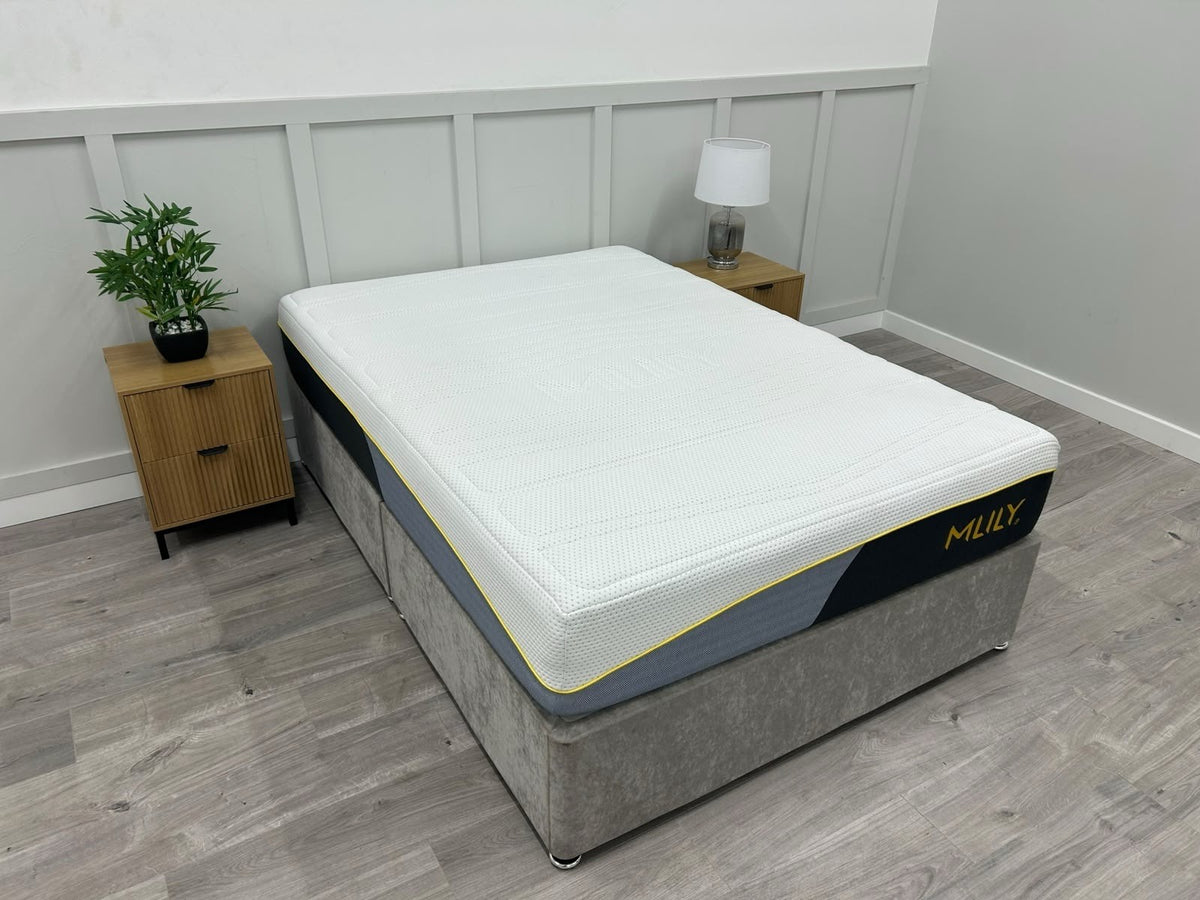 Mlily Premier 2000 Orthopedic Double Mattress 4FT6, firm support, showcasing the plush fabric and construction of the mattress.