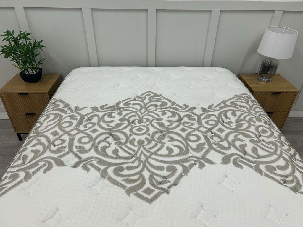 Igel Advance 2500 5FT Kingsize medium mattress showcasing plush fabric and plush surface for comfortable sleep.